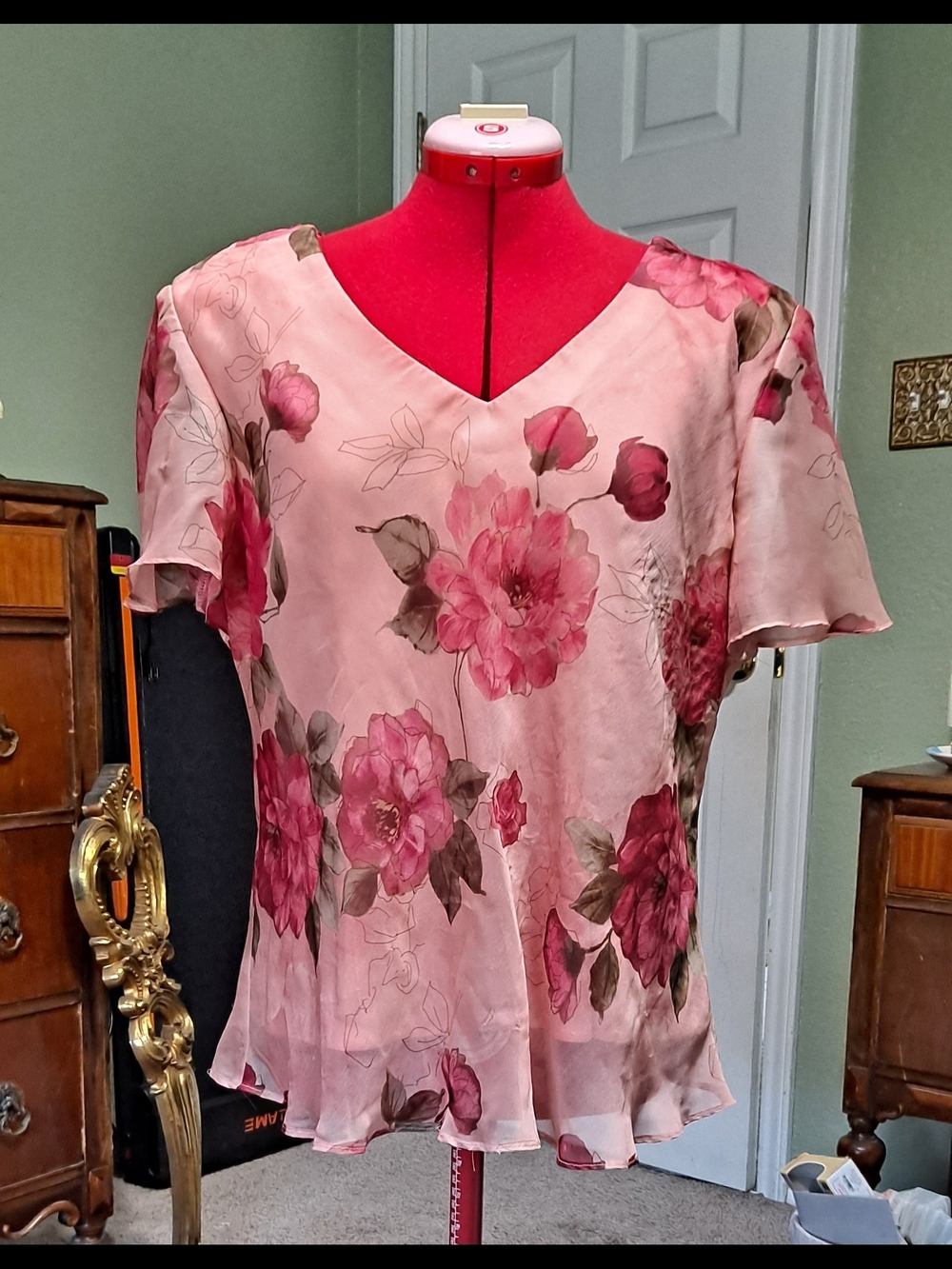 Vintage R&M Richards Pink Floral V‑Neck Chiffon Top